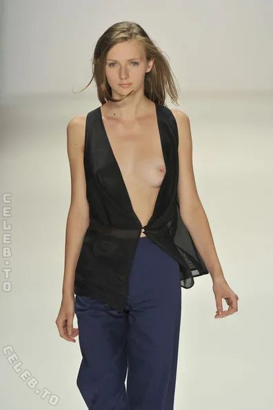 Eva Staudinger nude photo 3