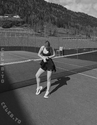 Eva Zimmermann nude photo 11