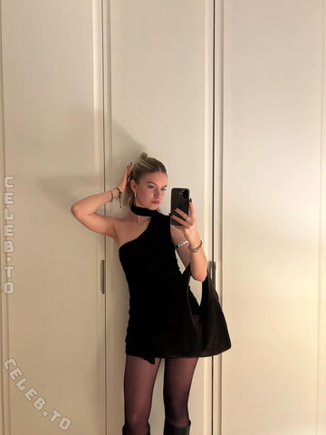 Eva Zimmermann nude photo 9