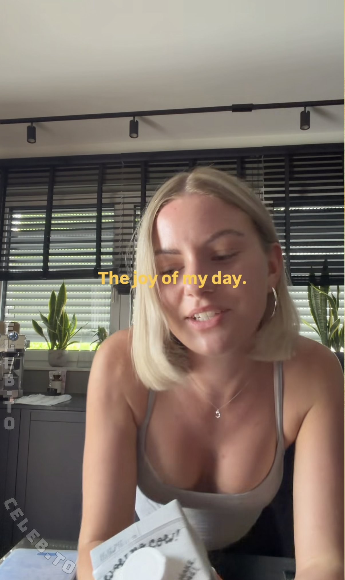 Eva Zimmermann nude photo 3