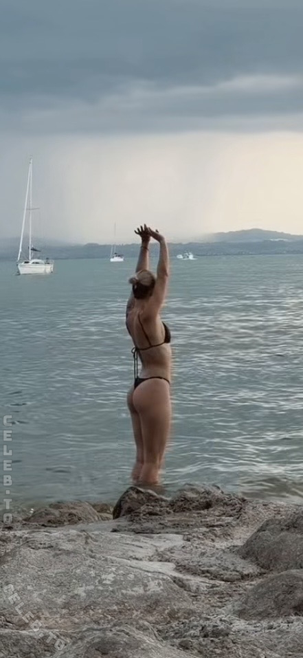 Eva Zimmermann nude photo 3