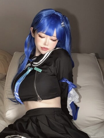 Evawishx New (2 photos)