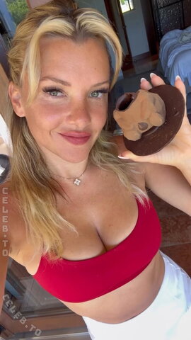Evelyn Burdecki nude photo 16