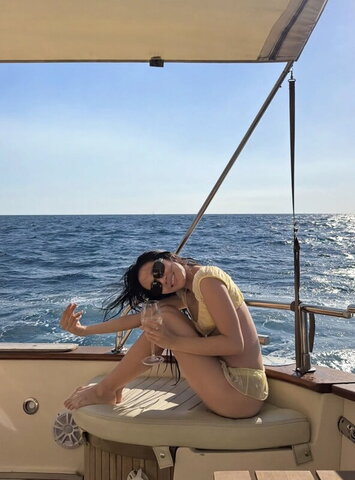 Evelyn Ha nude photo 6