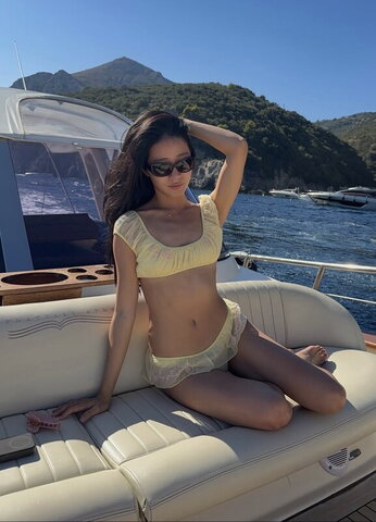Evelyn Ha nude photo 1