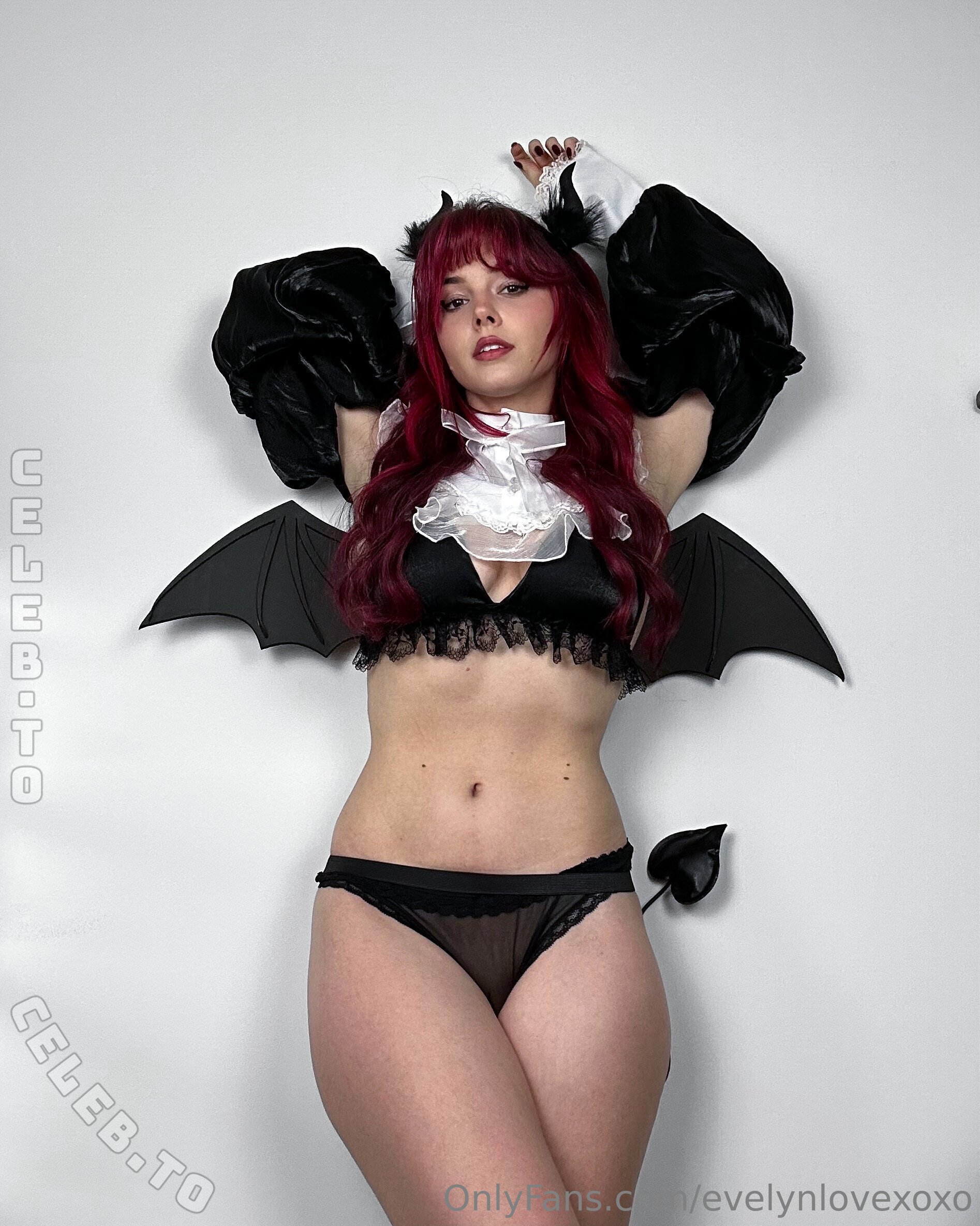 Evelynlovexoxo nude photo 4