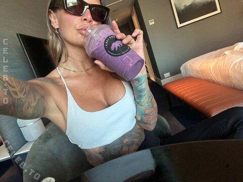 evelynuncovered nude photo 1