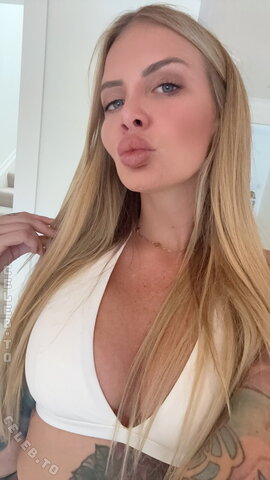 evelynuncovered nude photo 1