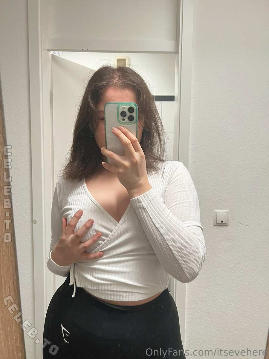 Evelynxka nude photo 4