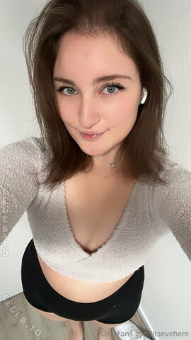 Evelynxka nude photo 7