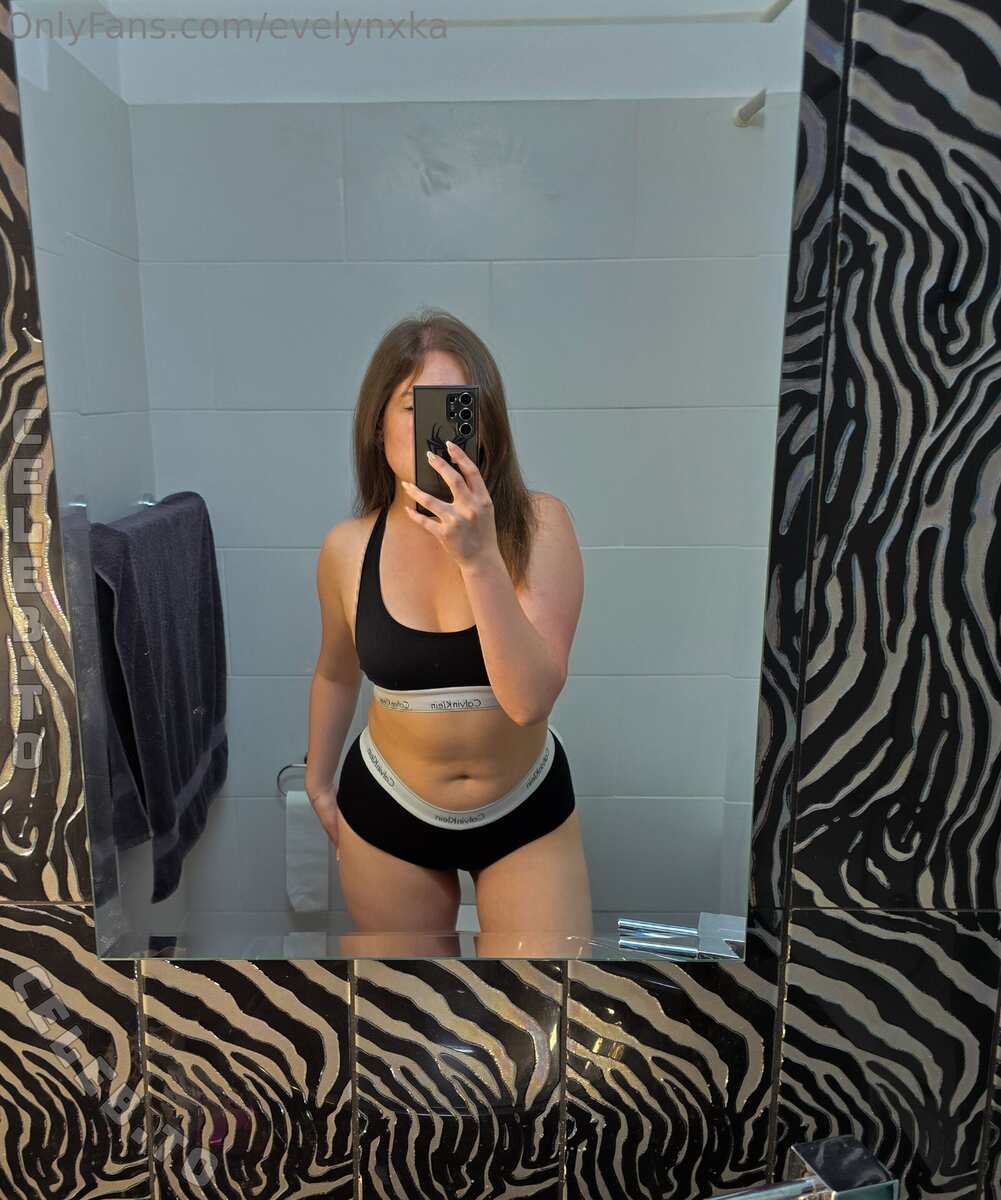 Evelynxka nude photo 1