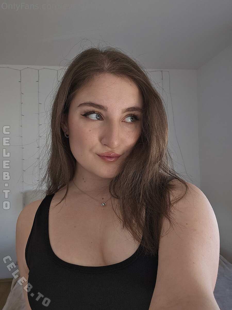 Evelynxka nude photo 5