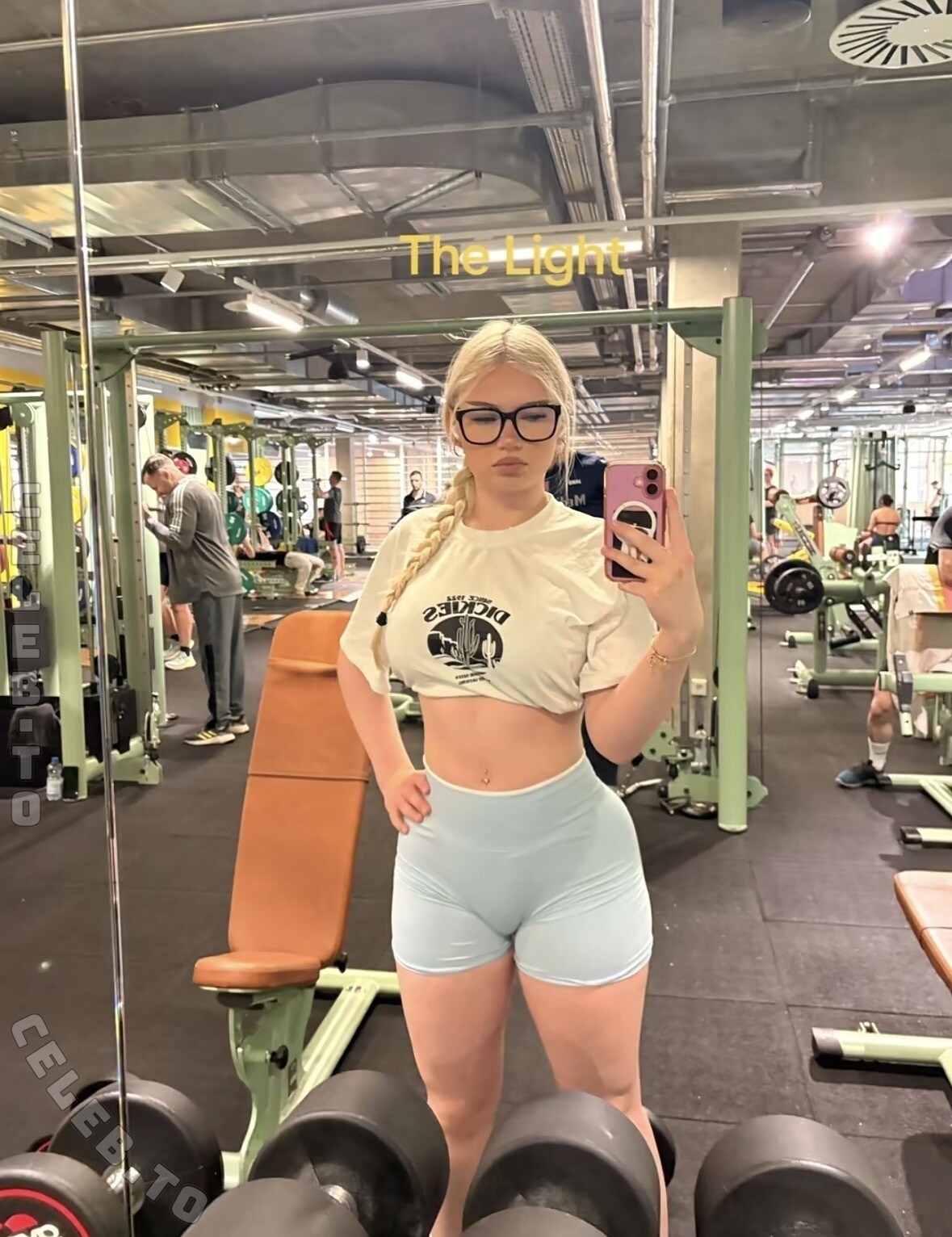 evx.rnk nude photo 1