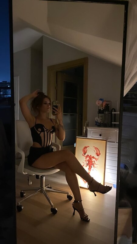 Şeyda Nur nude photo 2