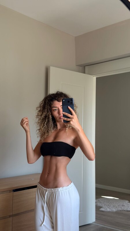 Eylül Bendler nude photo 38