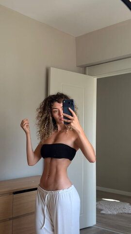 Eylül Bendler nude photo 6