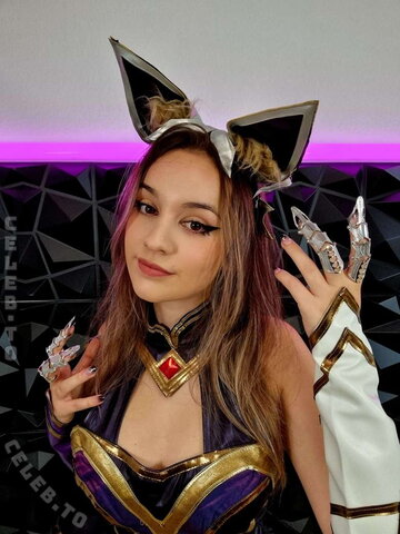 Fanasia nude photo 2