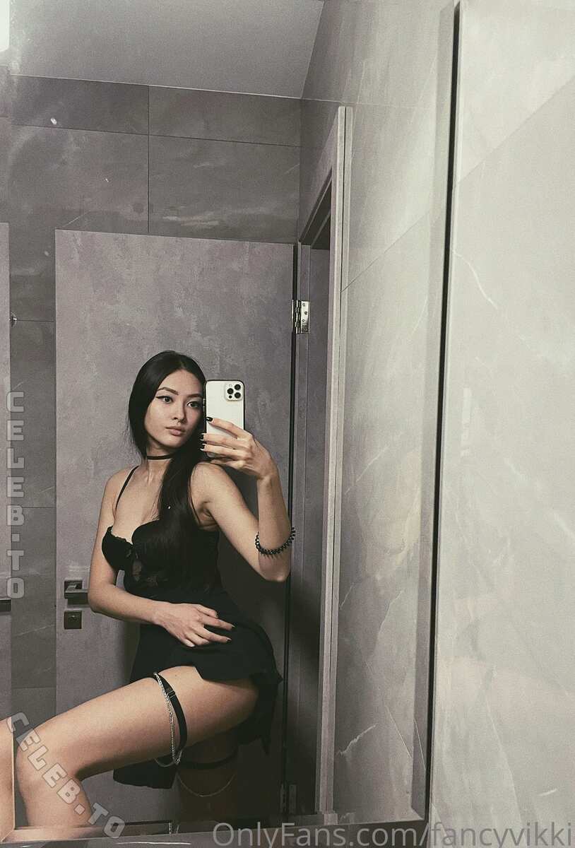 FancyV / FancyVikki / Vixivik nude photo 1