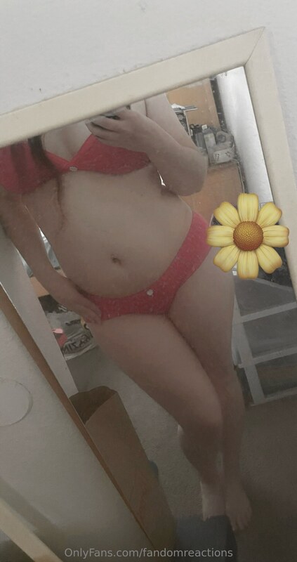 FandomReactions nude photo 4