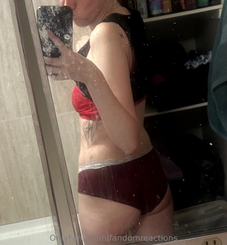 FandomReactions nude photo 5