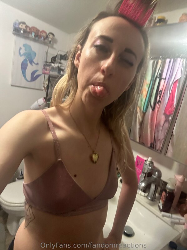FandomReactions nude photo 13