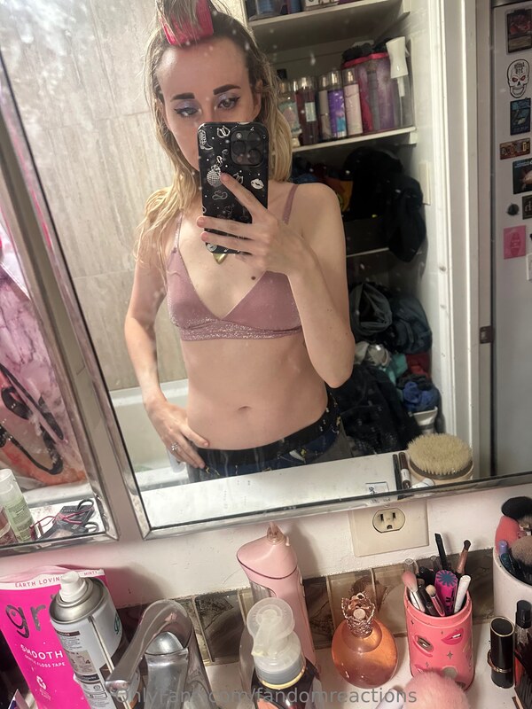 FandomReactions nude photo 15