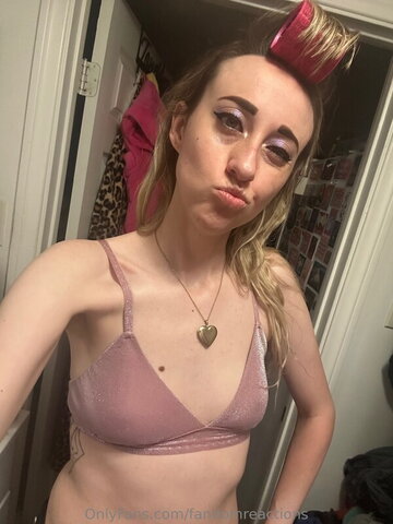 FandomReactions nude photo 2