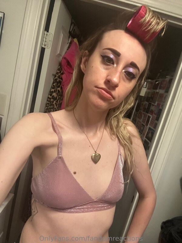 FandomReactions nude photo 17