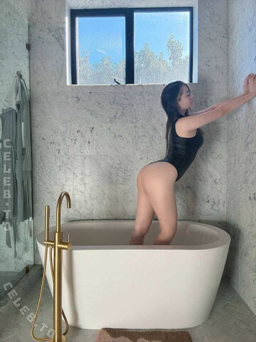 FanFan nude photo 32