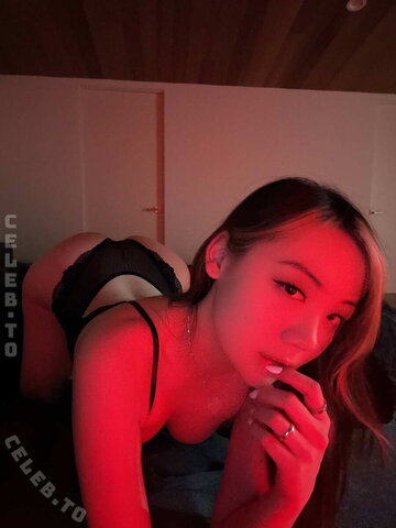FanFan nude photo 29