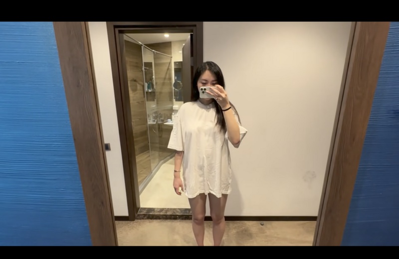 FanFan nude photo 3