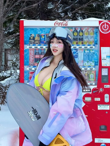 Fantasyuanm nude photo 2