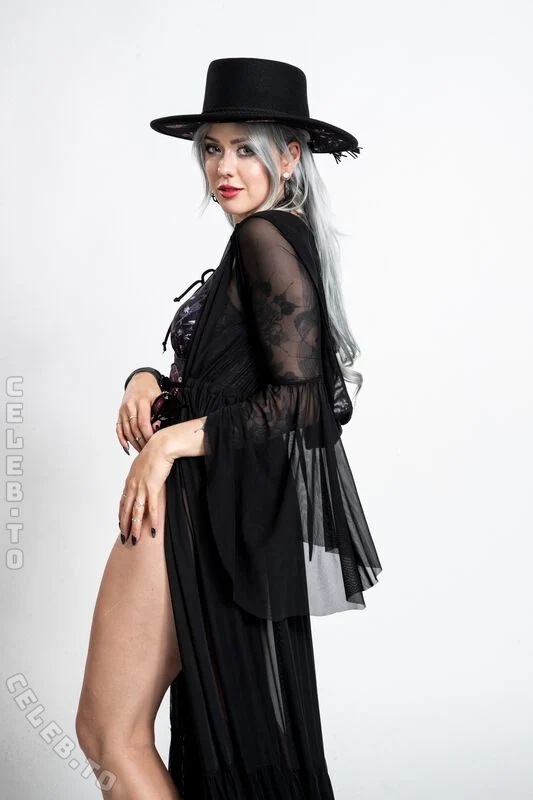Farbenfuchs nude photo 8