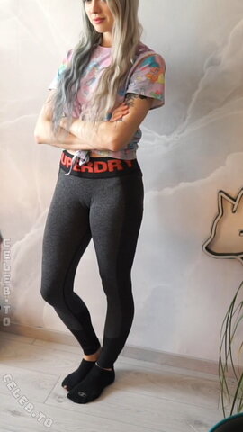 Farbenfuchs – Last or the year before last from her stream where you can see her cameltoe