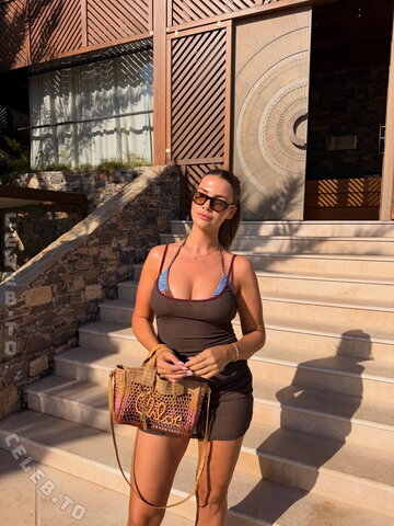Farina Opoku nude photo 10