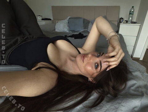 Faye.sxh nude photo 4