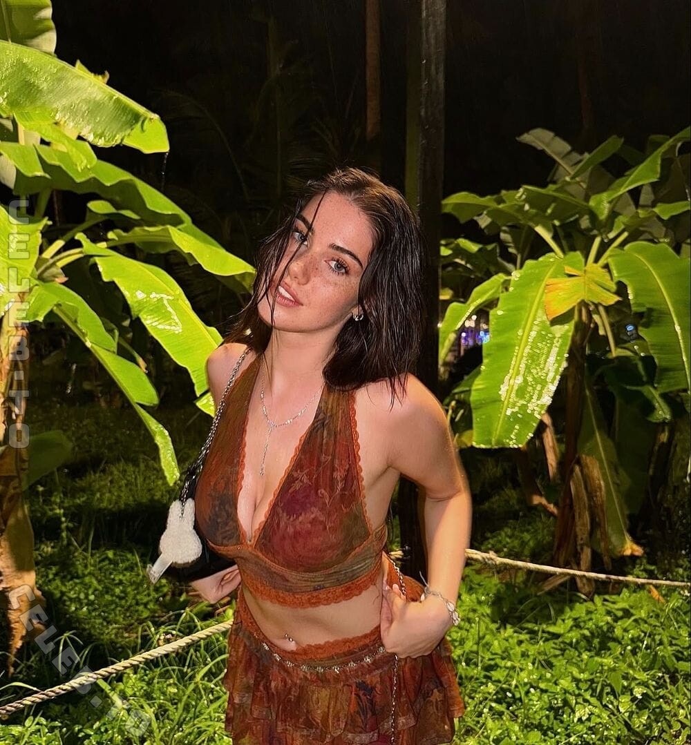 Faye.sxh nude photo 1