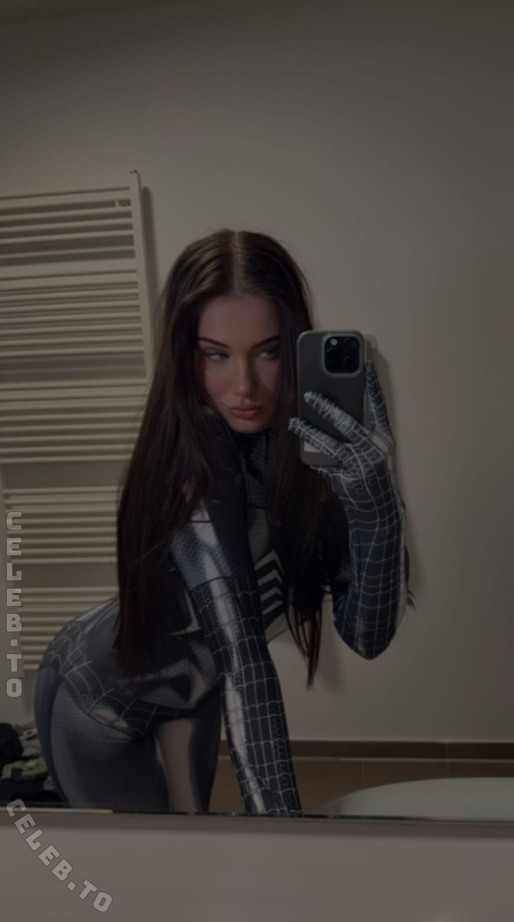 Faye.sxh nude photo 6