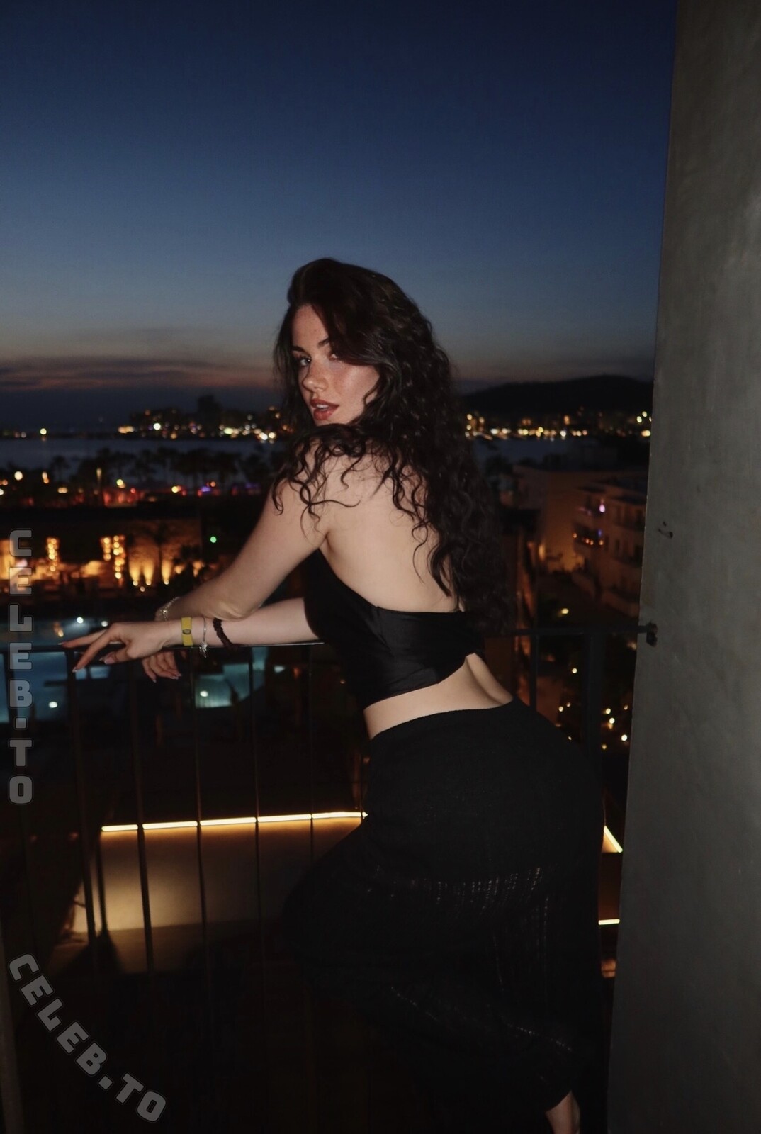 Faye.sxh nude photo 1