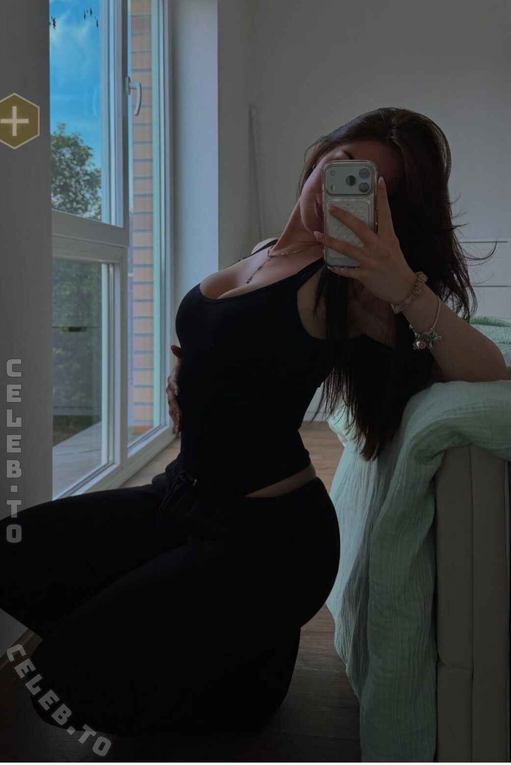 Faye.sxh nude photo 1