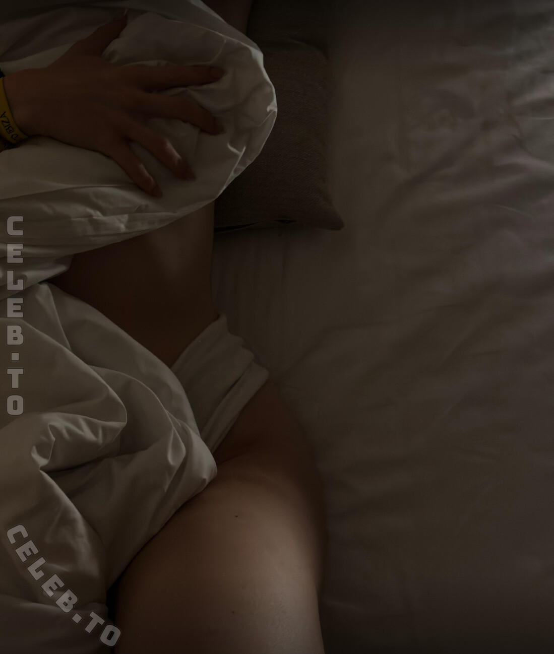 Faye.sxh nude photo 2