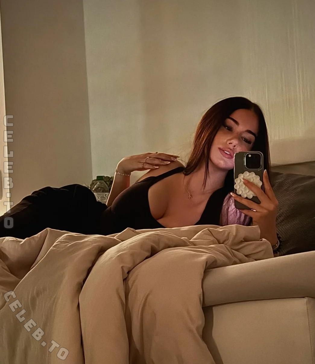 Faye.sxh nude photo 2
