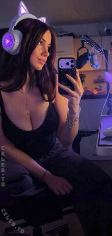 Faye.sxh nude photo 7