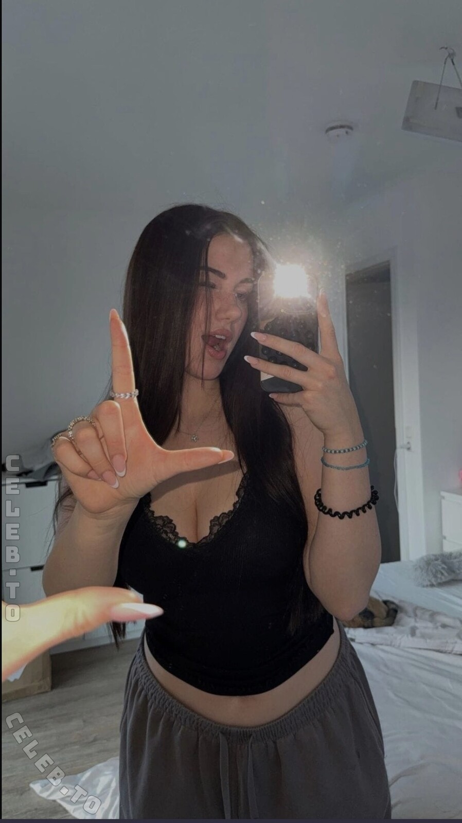 Faye.sxh nude photo 2
