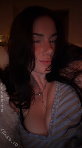 Faye.sxh nude photo 13