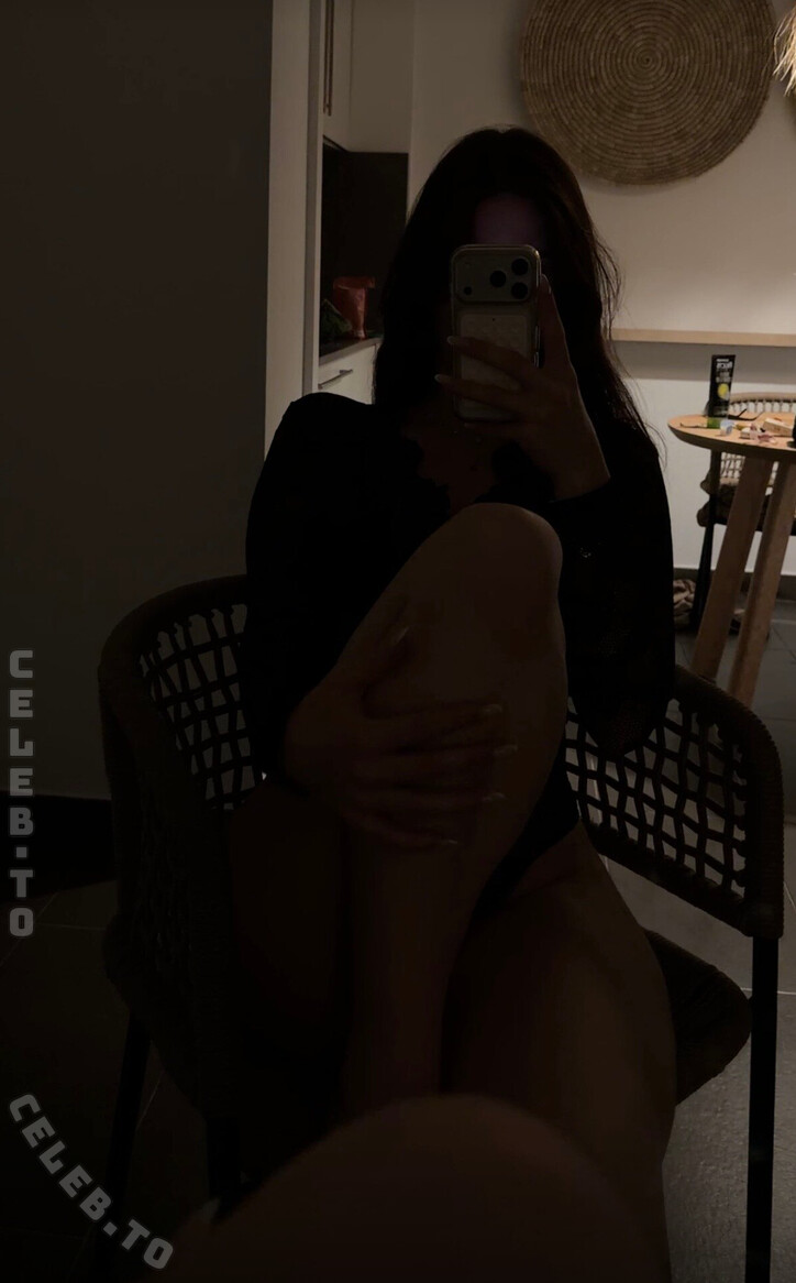 Faye.sxh nude photo 1