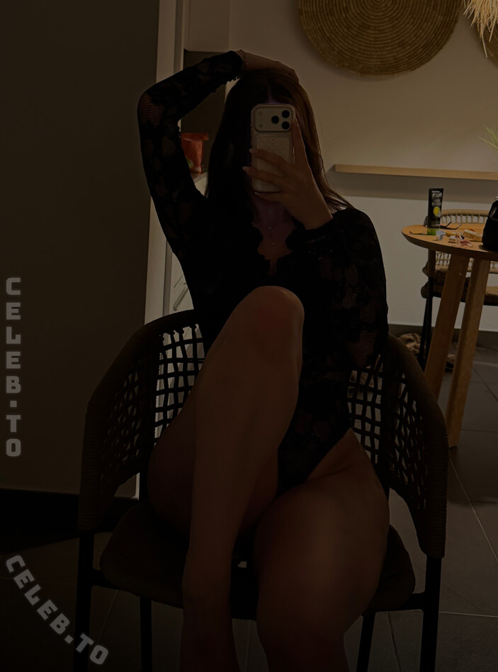 Faye.sxh nude photo 2