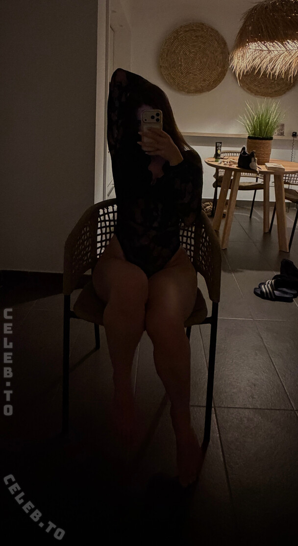 Faye.sxh nude photo 3