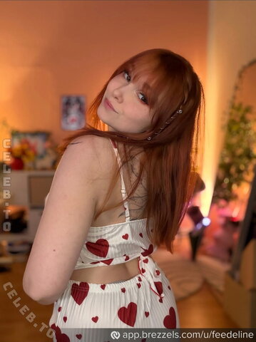 Feedeline nude photo 4