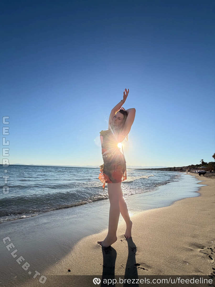 Feedeline nude photo 4